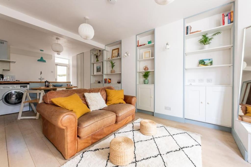 Leilighet Lovely Self-contained Basement With Kitchen *
