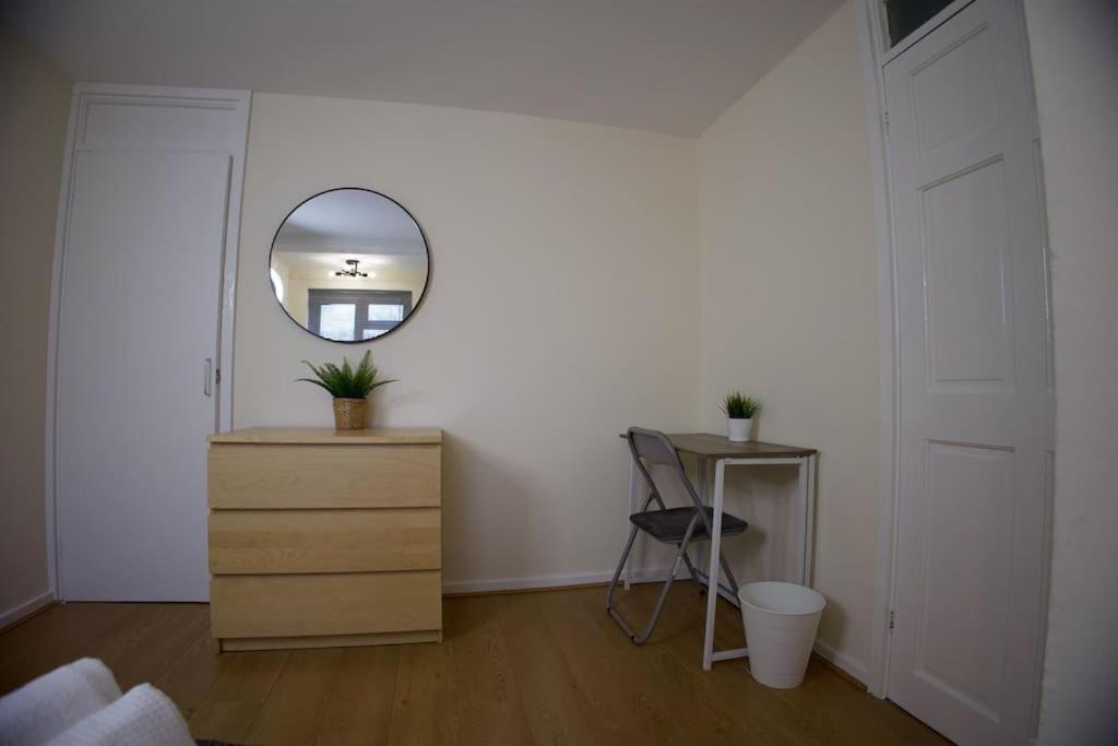 Apartamento 2 Bed Flat With Easy Access To Excel, Central London, City Airport, O2 Londres