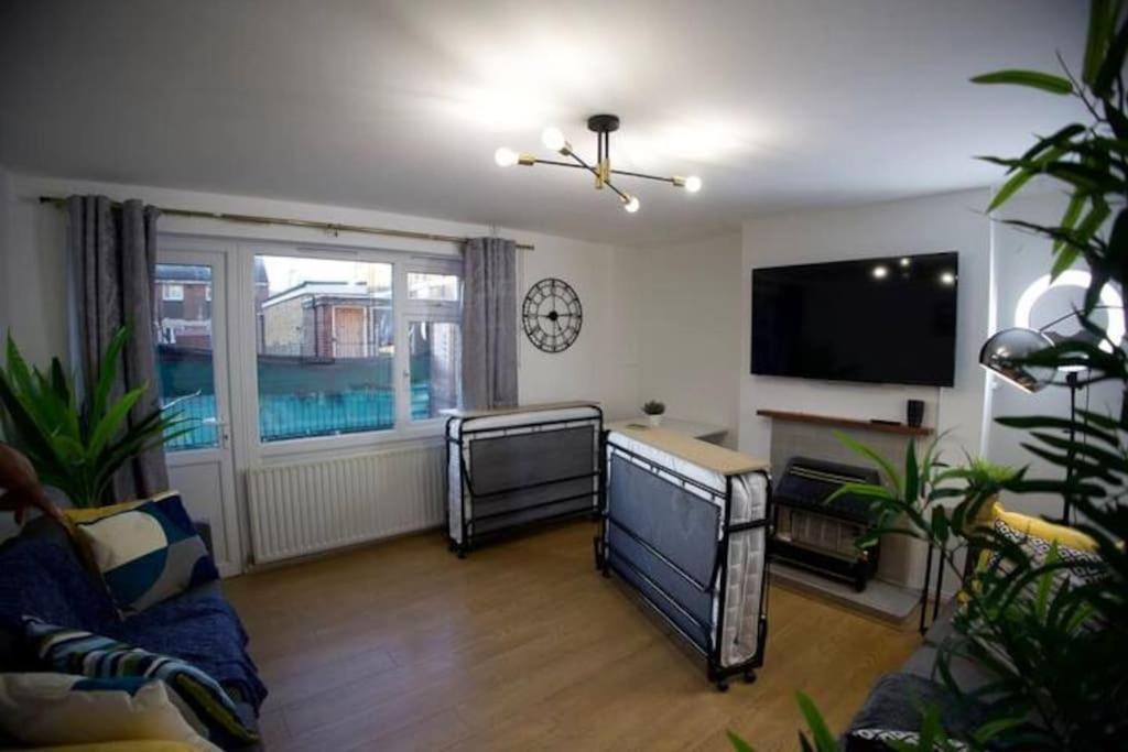 2 Bed Flat With Easy Access To Excel, Central London, City Airport, O2 Apartamento Londres