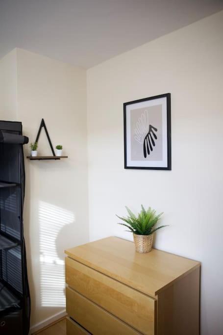 Apartamento 2 Bed Flat With Easy Access To Excel, Central London, City Airport, O2 *