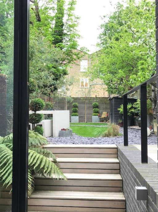 Designer Hackney In Clapton Londen