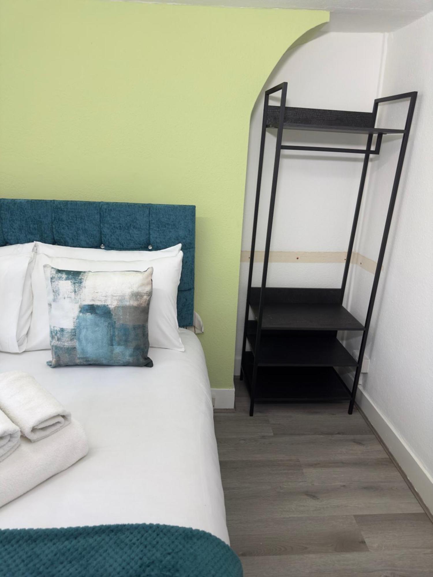 Newly Decorated 5-bed Hackney Townhouse London