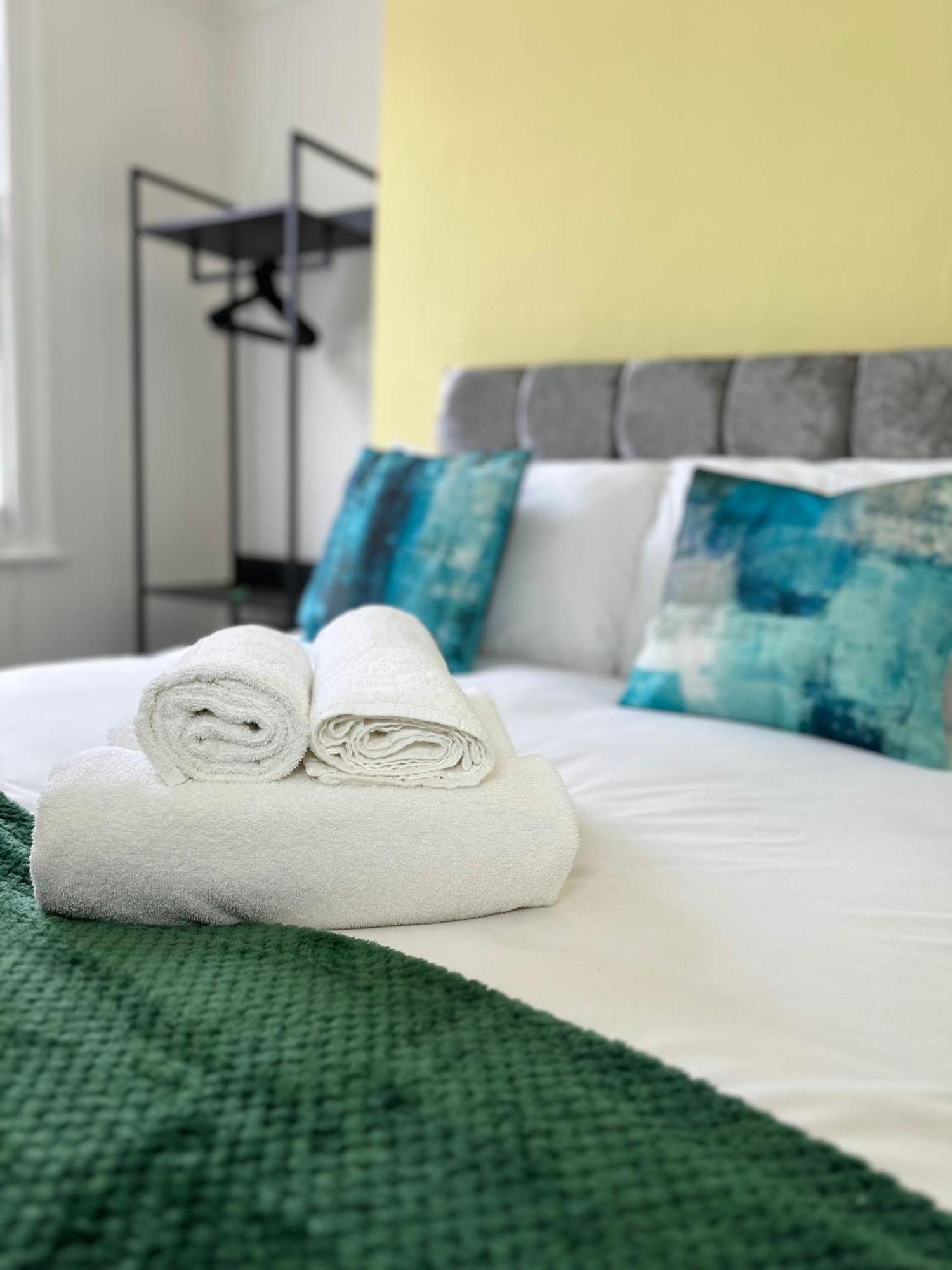 Newly Decorated 5-bed Hackney Townhouse Holiday home *