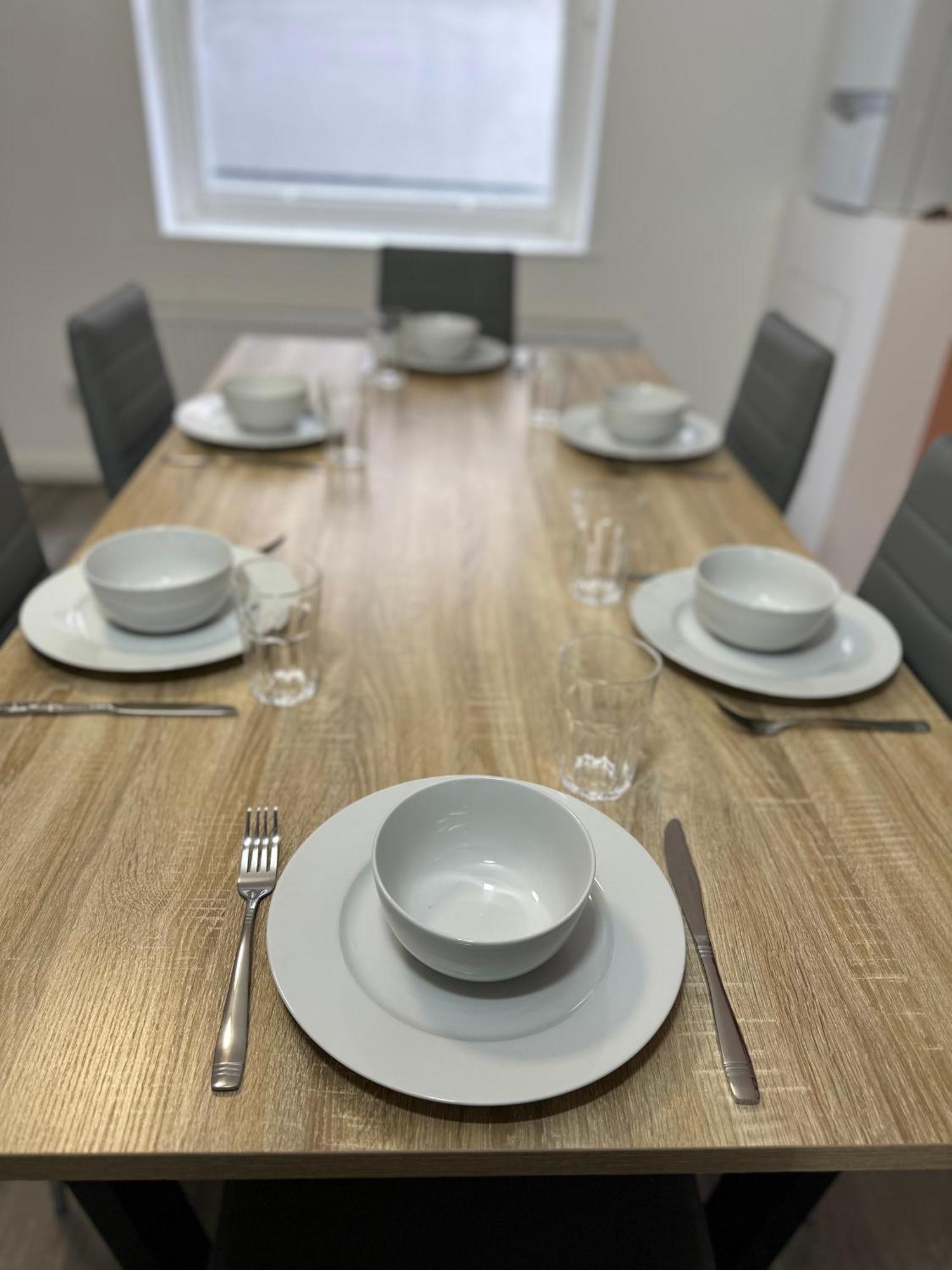 Newly Decorated 5-bed Hackney Townhouse London