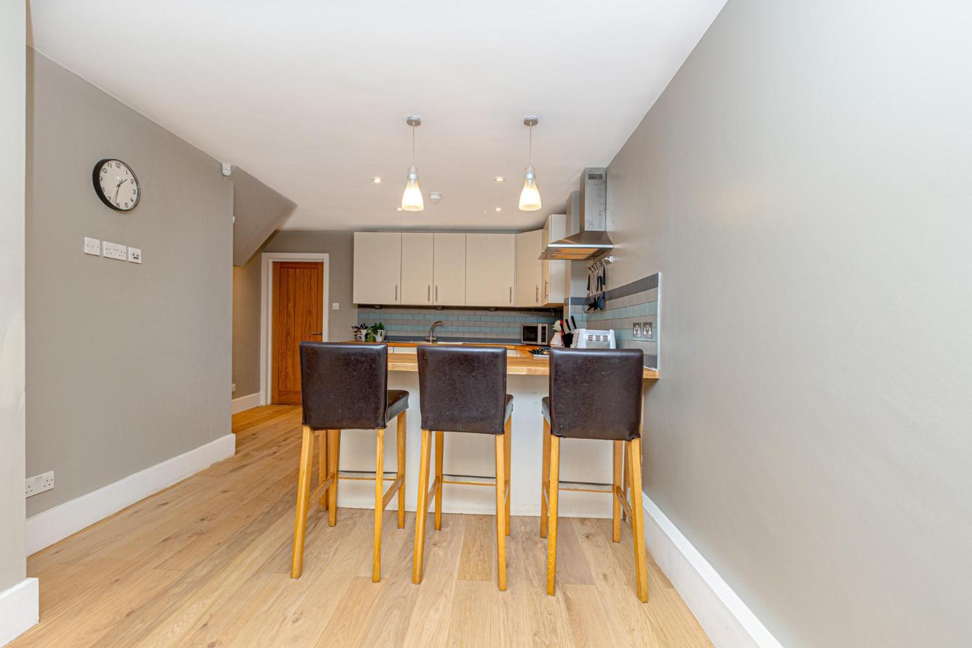 Fantastic Multilevel 3br, Vibrant Angel, 5min Tube Apartamento