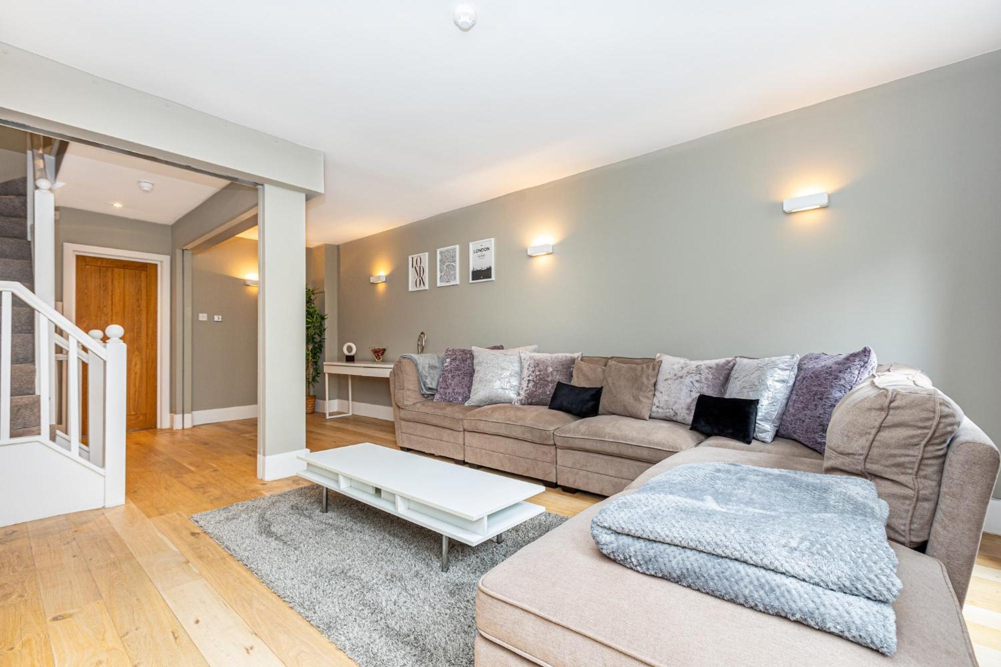 Fantastic Multilevel 3br, Vibrant Angel, 5min Tube Apartamento