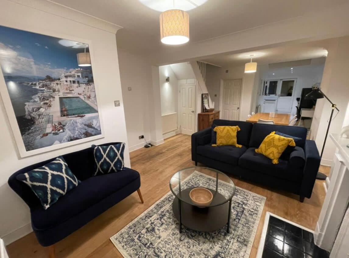 Contemporary House Garden Near Park & Thames Holiday home London