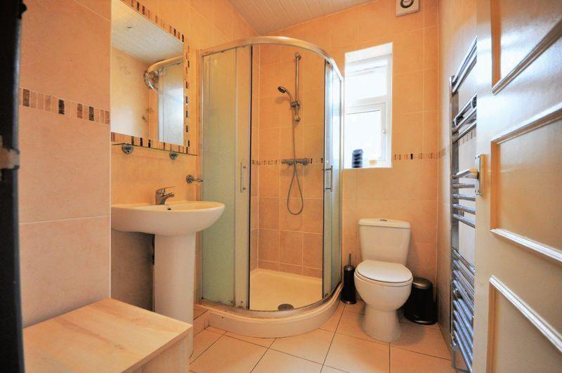 With Garden 4 Stop To Holland Park Apartment London