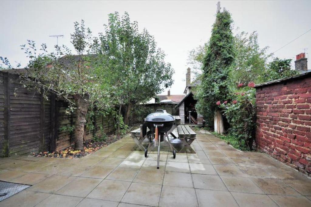 With Garden 4 Stop To Holland Park * London
