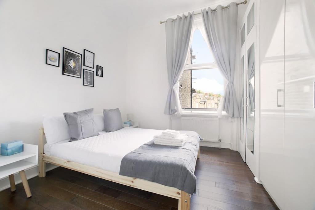 With Garden 4 Stop To Holland Park Apartment London