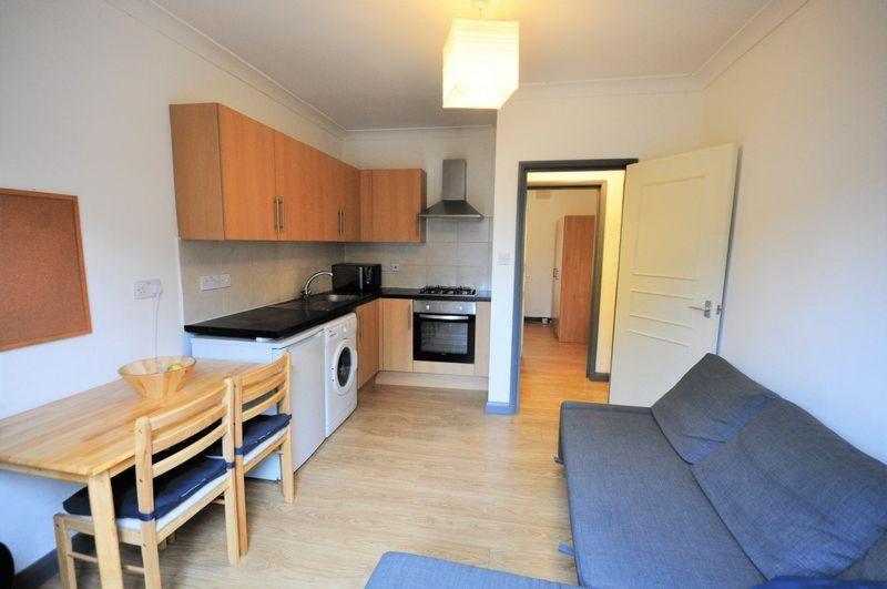 Apartment With Garden 4 Stop To Holland Park *
