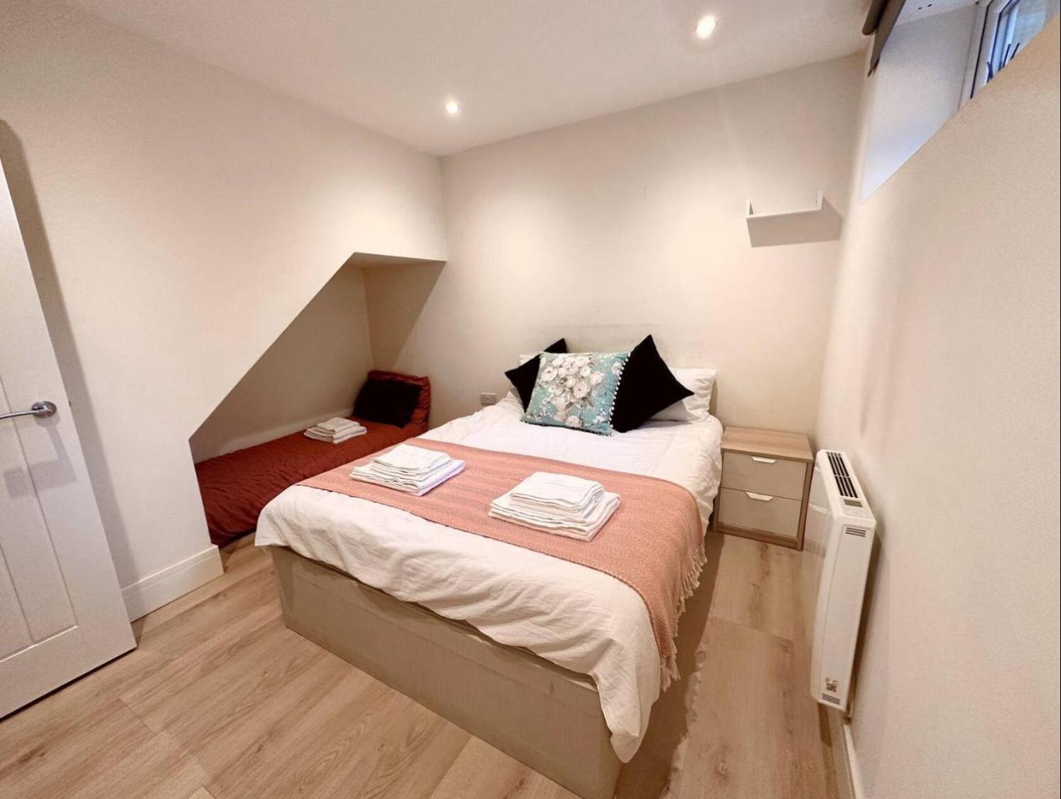 Charming Duplex 10min To Bridge Quiet Vakantiehuis Londen