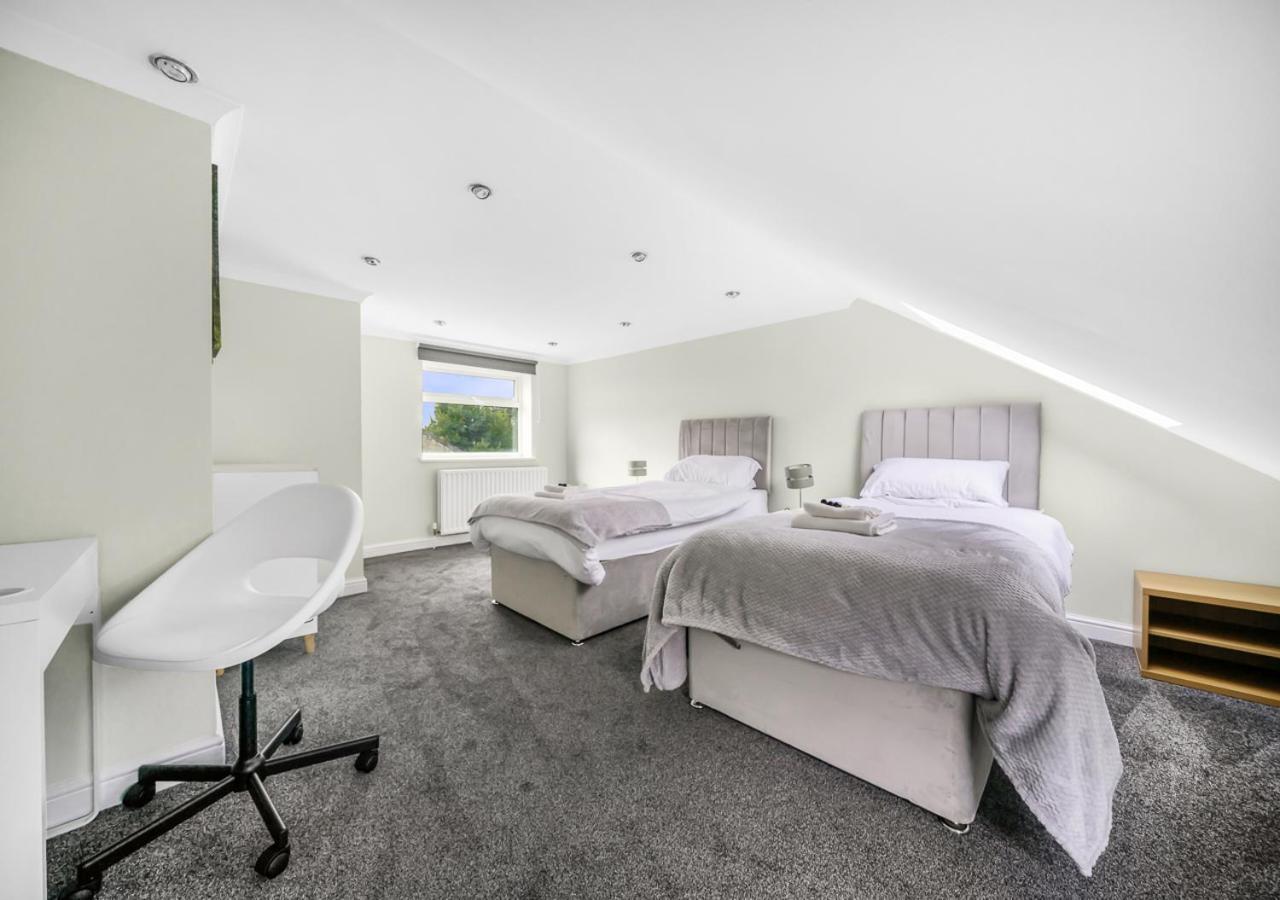 Uksas Two Bed Flat Park Front