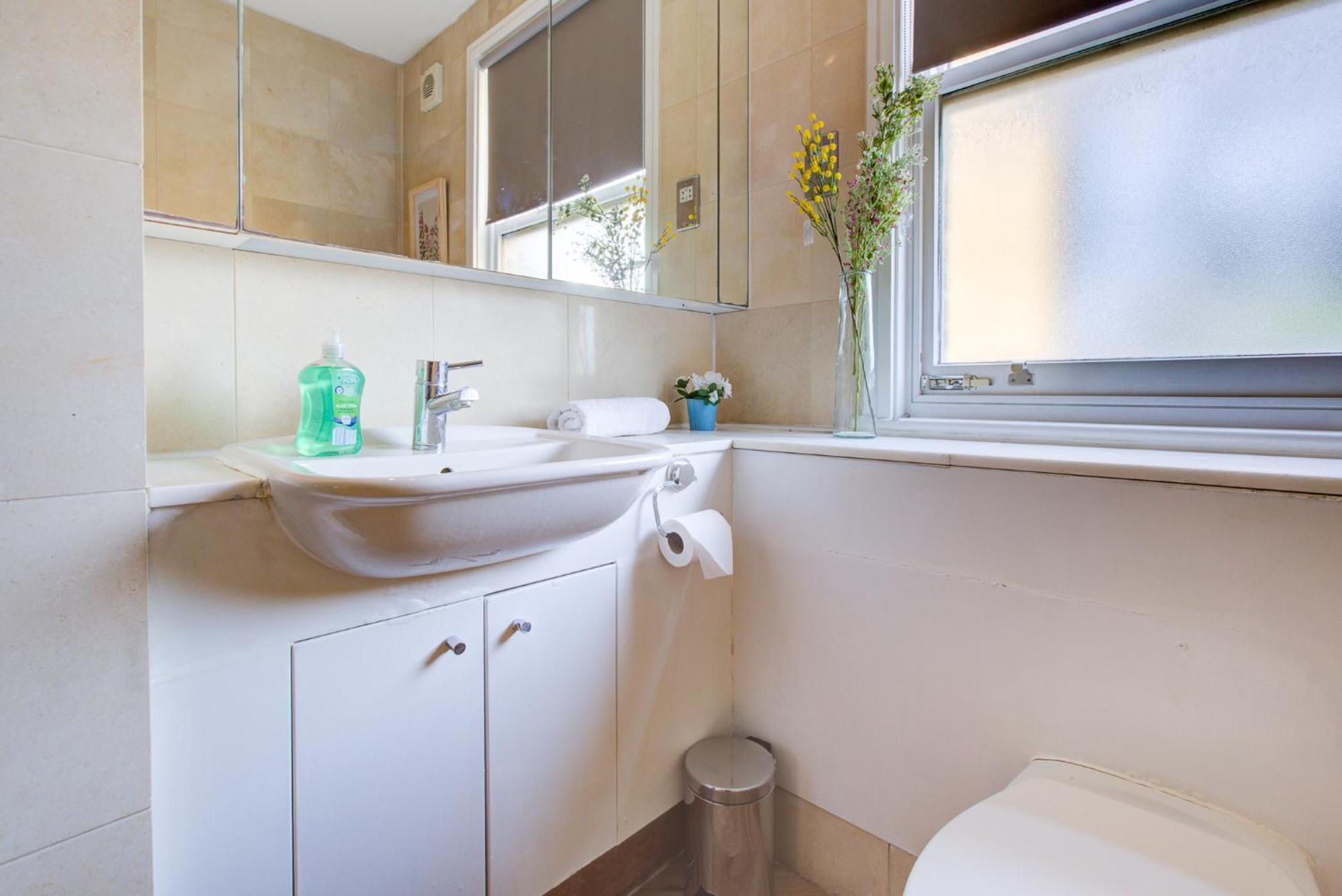 Stunning 4 Bedroom House Feriehus London