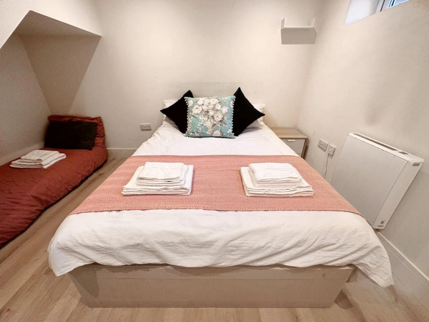 Charming Duplex 10min To Bridge Quiet Londen