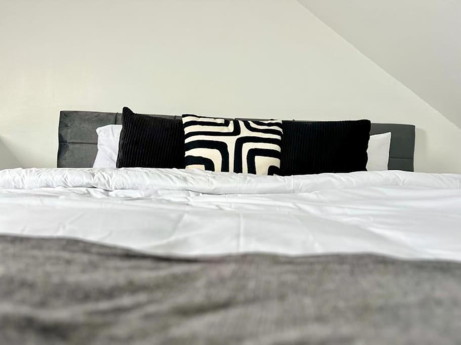 Serviced 4 Bed 2 Bath Manor Park House