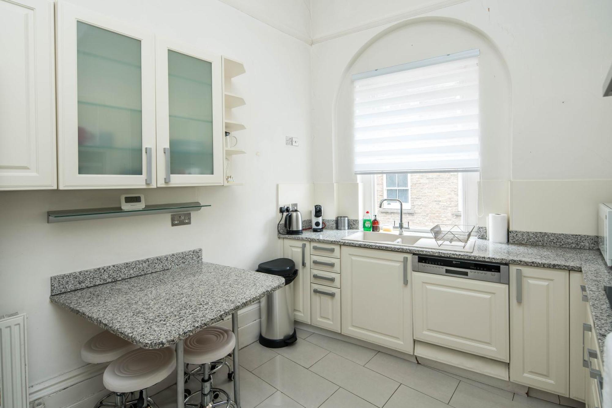 Apartment Four Beds By The Station
