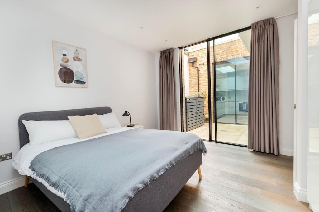 Modern House In South Kensington Apartment