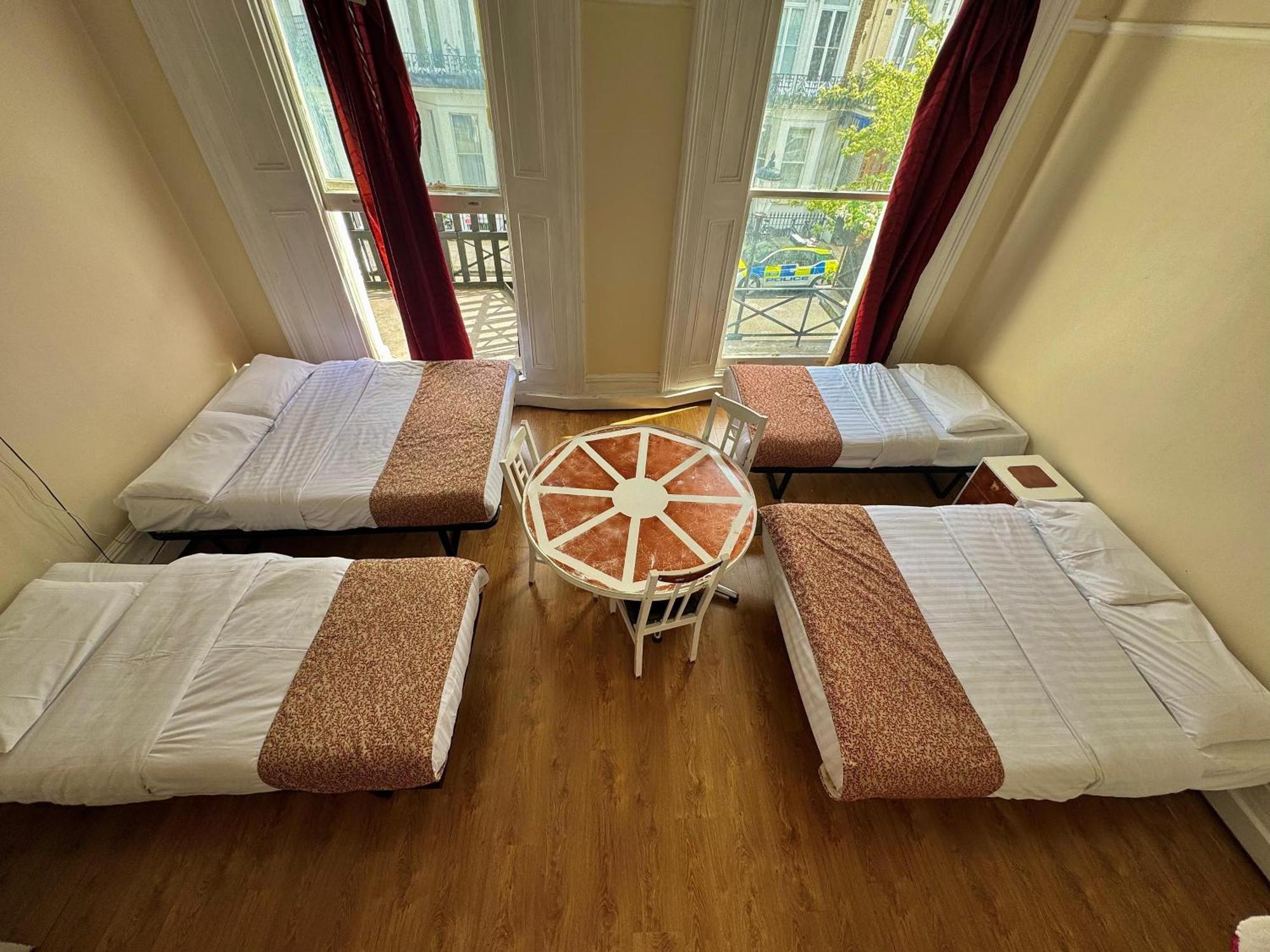 Guest house Anwar House 2*