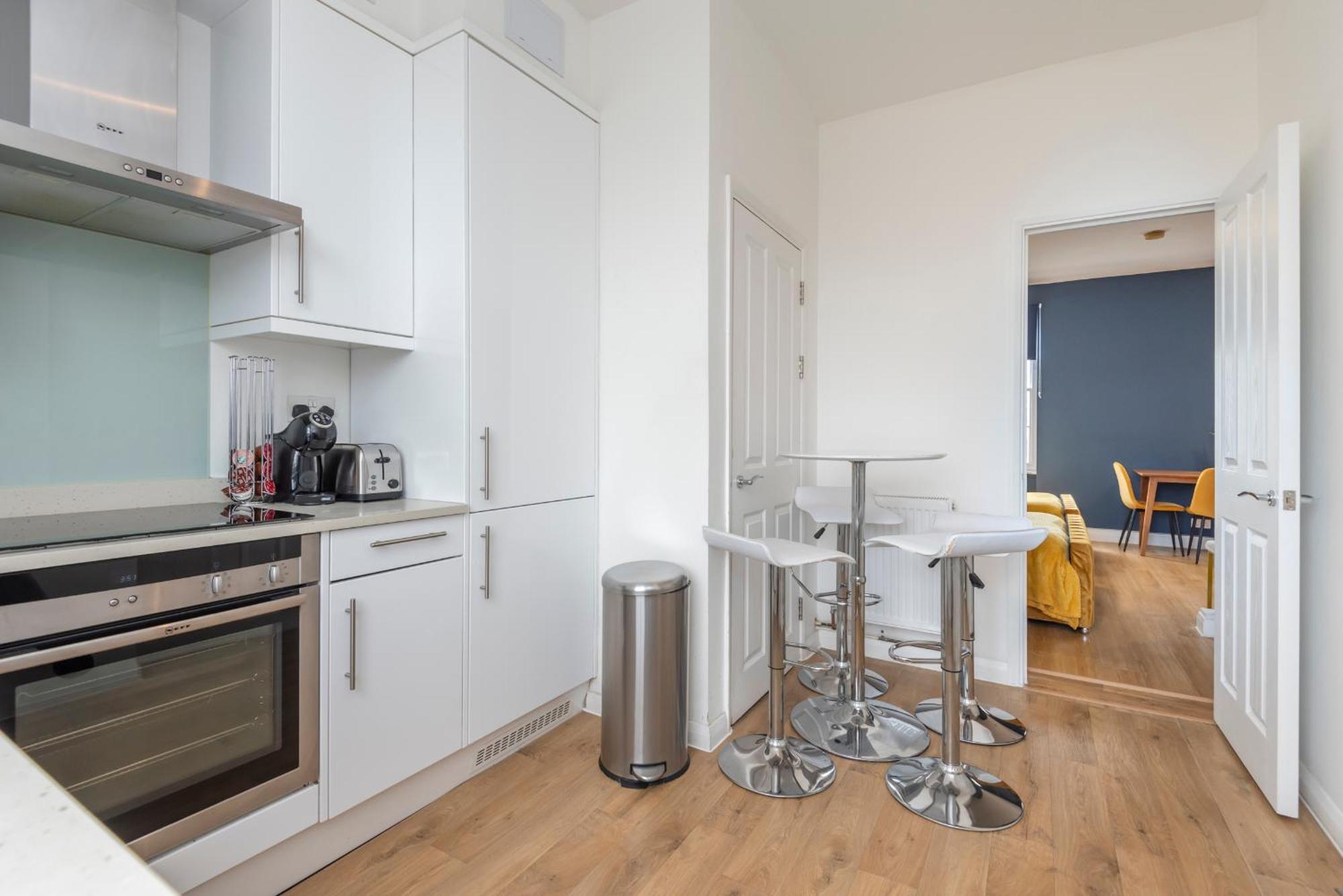 Brand New The Palms: Luxury Family Apartment London