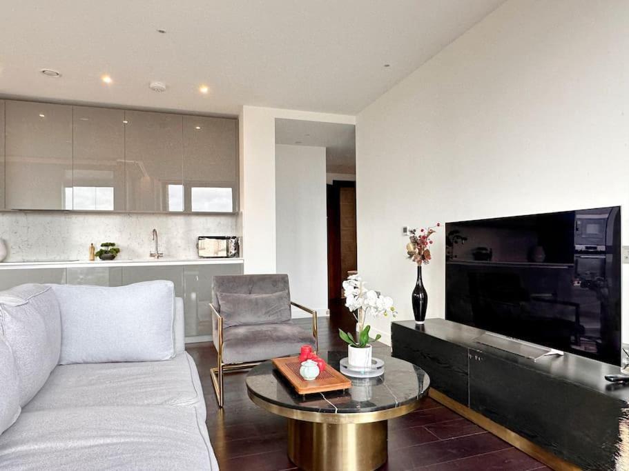 Luxurious And Spacious Near Us Embassy Apartment London