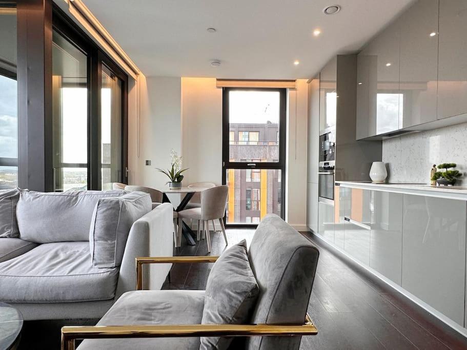 Luxurious And Spacious Near Us Embassy * London