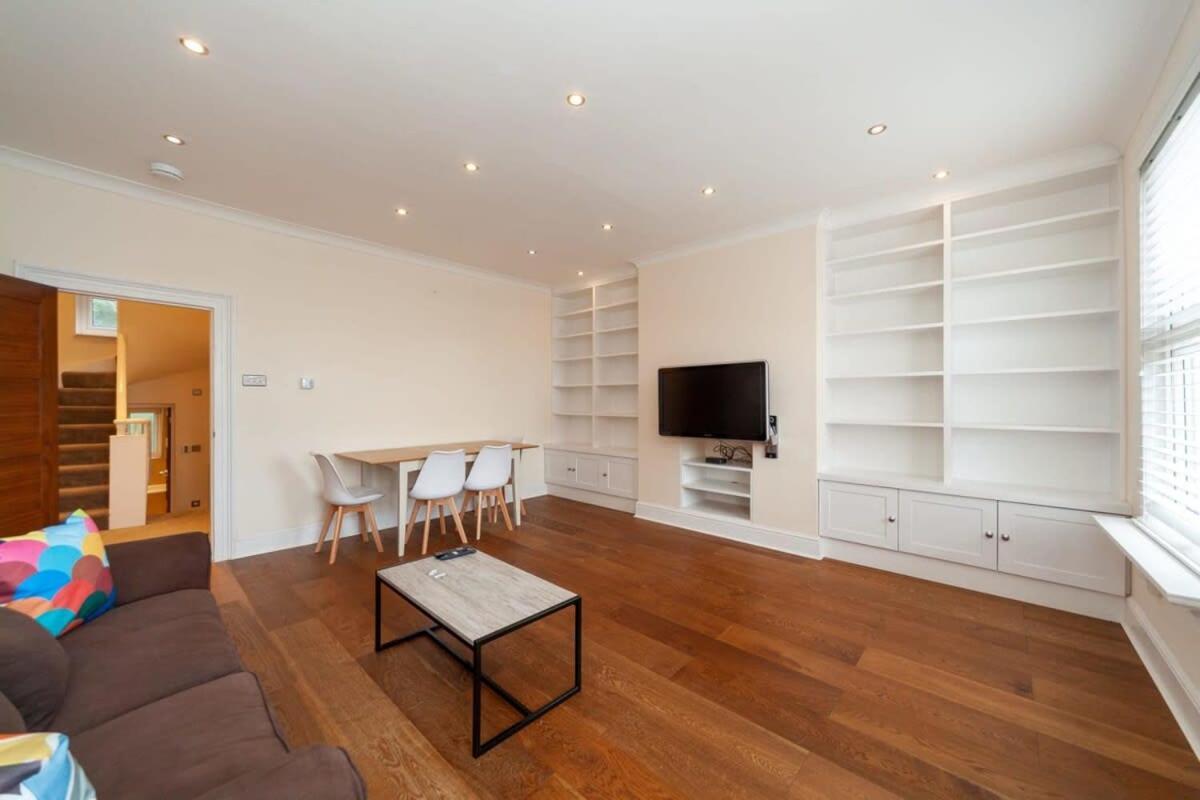 Spacious 2 Bedroom Maisonette In Stratford * Londen