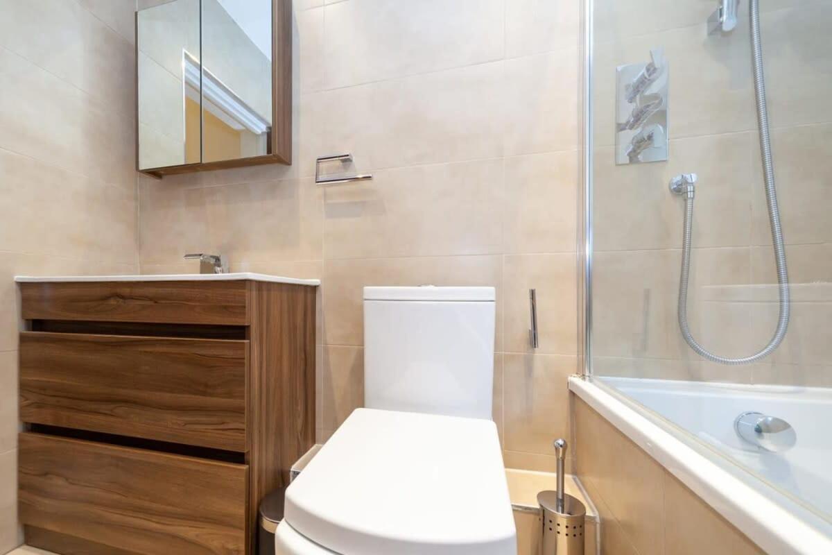 Appartement Spacious 2 Bedroom Maisonette In Stratford Londen