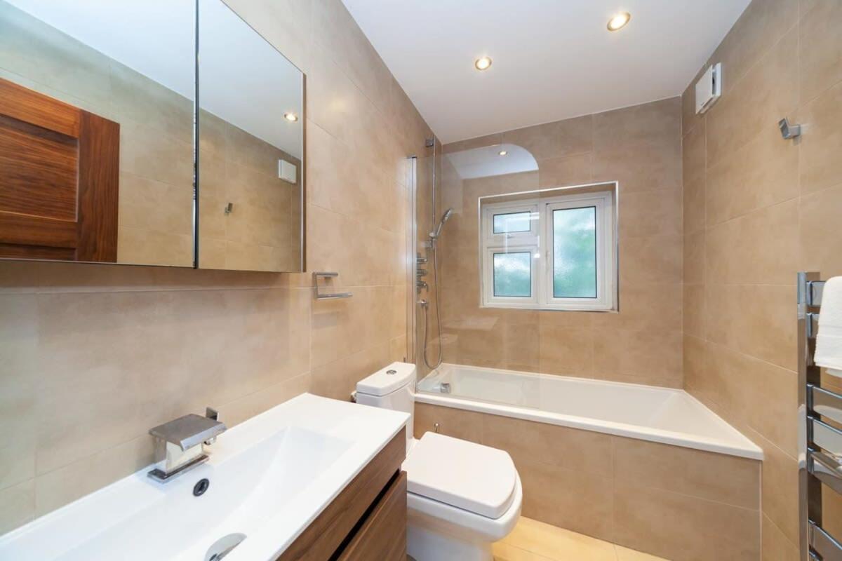 Spacious 2 Bedroom Maisonette In Stratford Appartement *