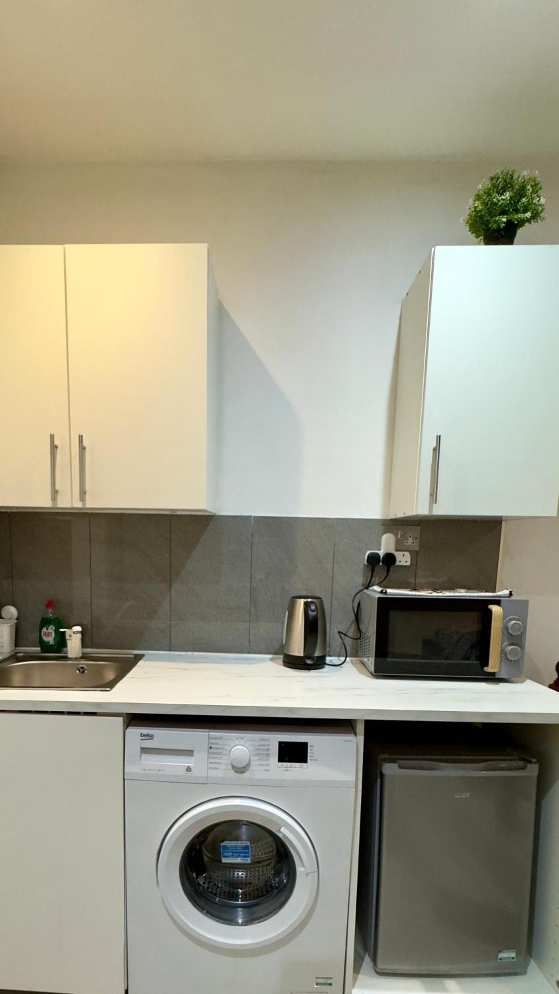 Acton High Street Apartment