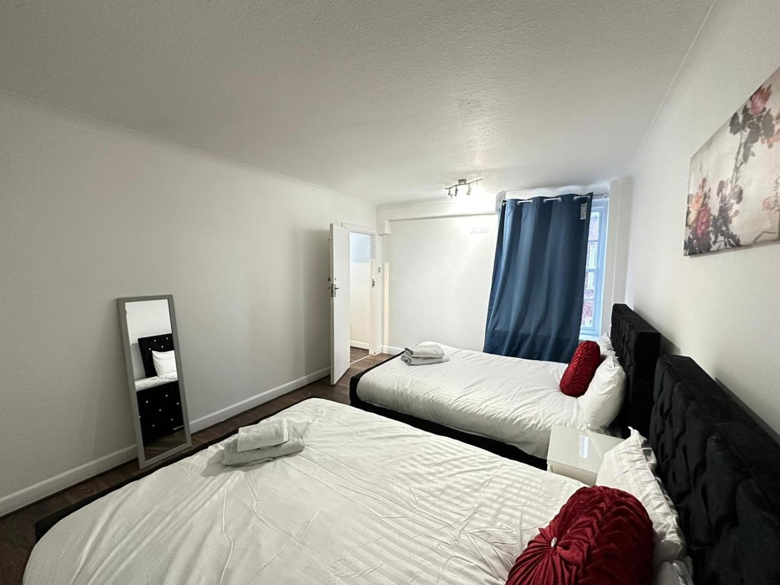 Two Bedroom Near Hyde Park Appartement Londen