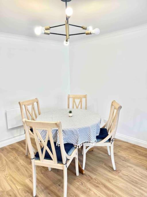 Luxstay 2br Earls Court Sleeps Up To 10 Apartment *