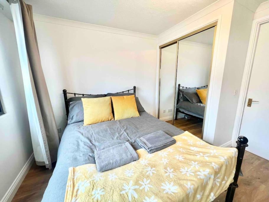 Luxstay 2br Earls Court Sleeps Up To 10 Apartment London