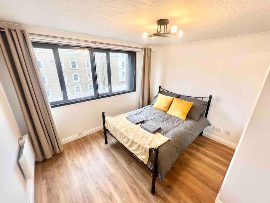 Luxstay 2br Earls Court Sleeps Up To 10 London