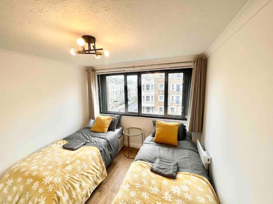 Luxstay 2br Earls Court Sleeps Up To 10 * London