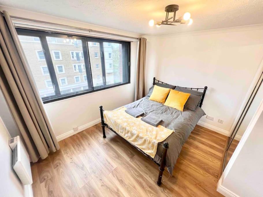 Luxstay 2br Earls Court Sleeps Up To 10 London