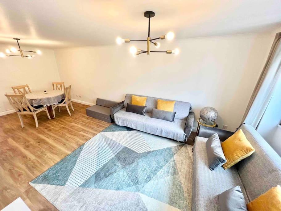 Apartment Luxstay 2br Earls Court Sleeps Up To 10 London