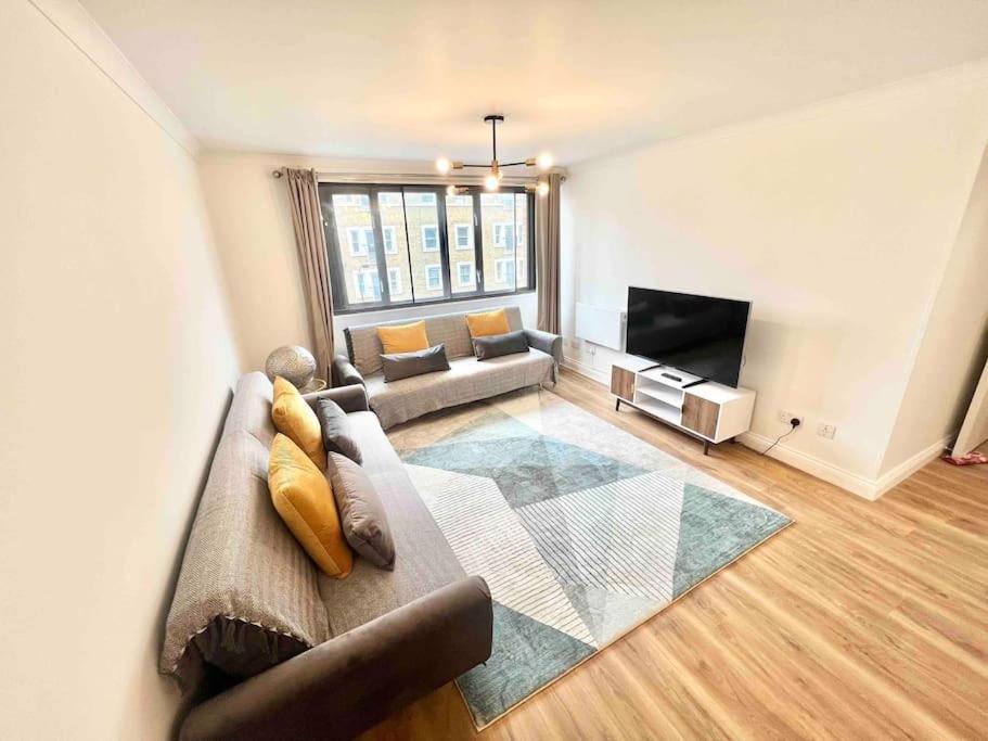 Luxstay 2br Earls Court Sleeps Up To 10 * London