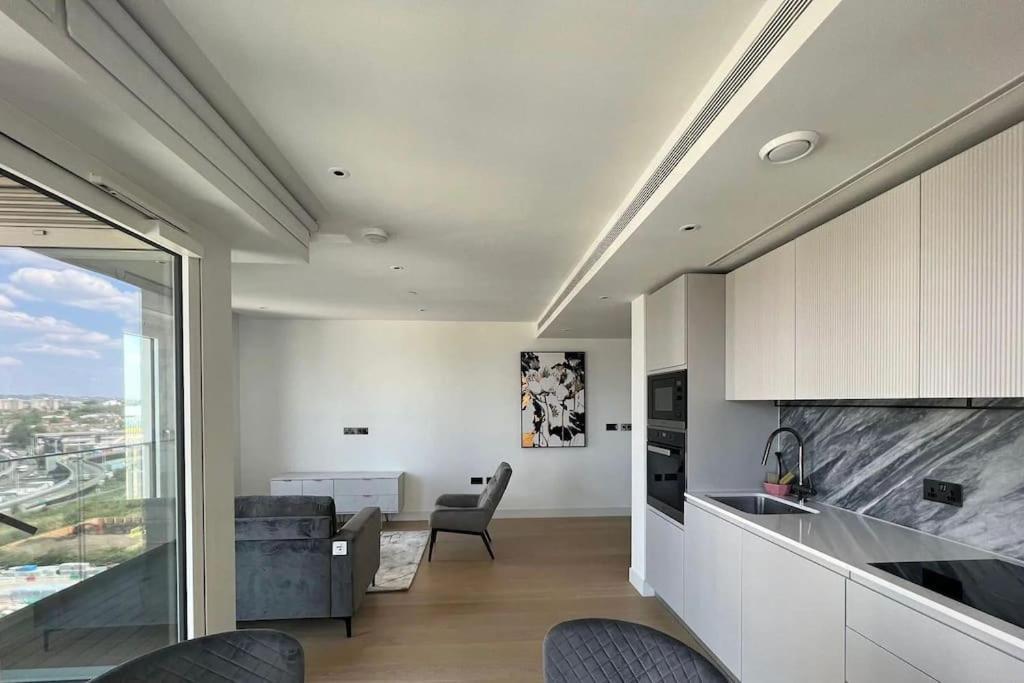 Luxury 2 Bed 2 Bath Modern Flat In White Londres