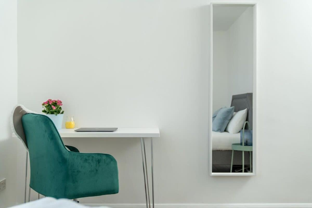 City Of Lovely Two Bedroom London