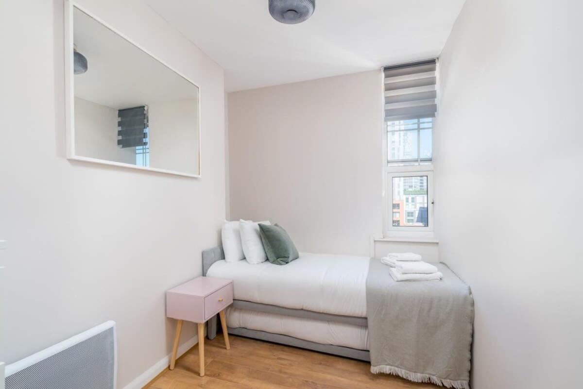 City Of Lovely Two Bedroom Apartment