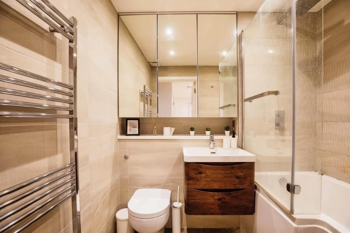 Modern 2br Flat Style And Comfort Combined Apartamento Londres
