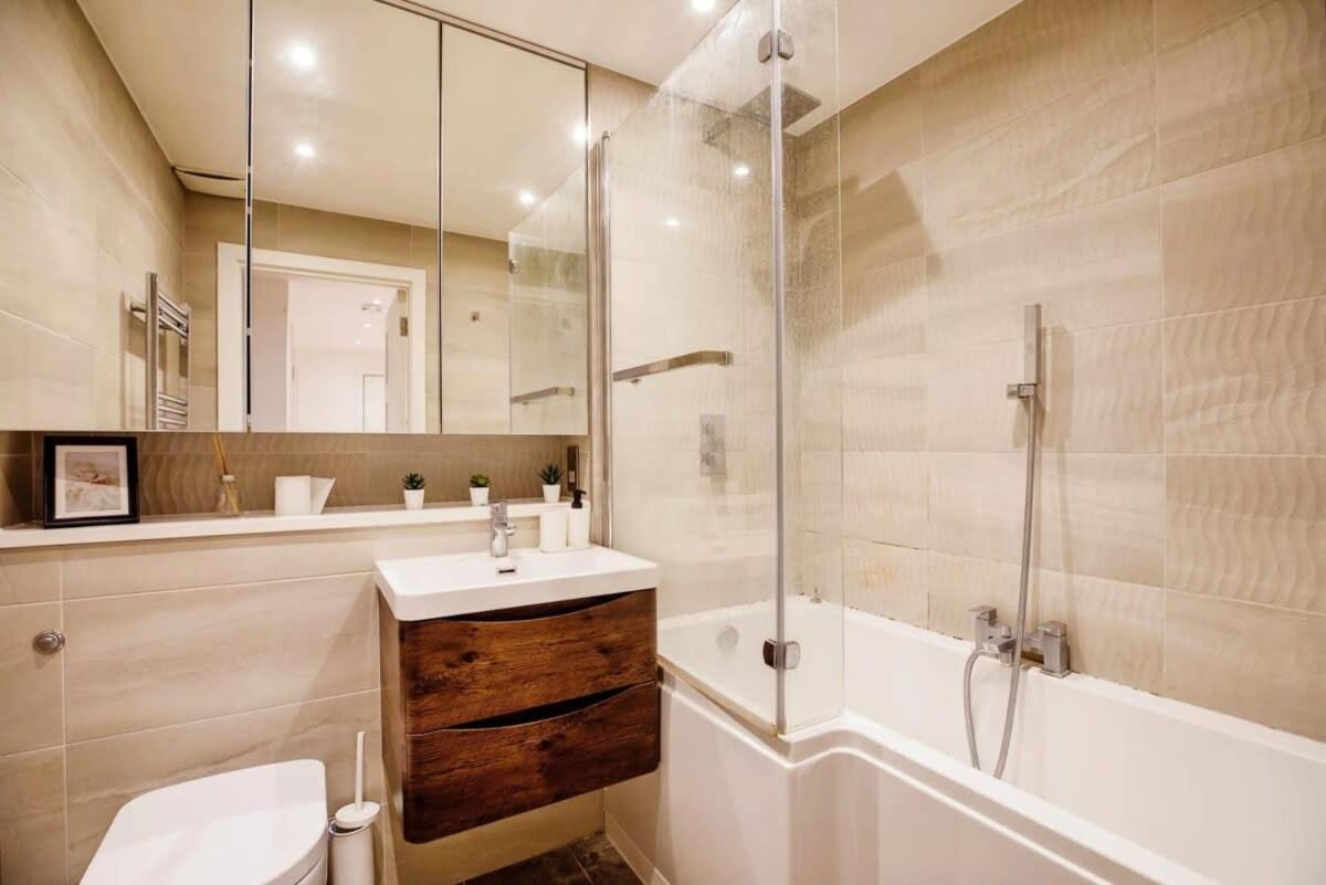 Modern 2br Flat Style And Comfort Combined Apartamento Londres