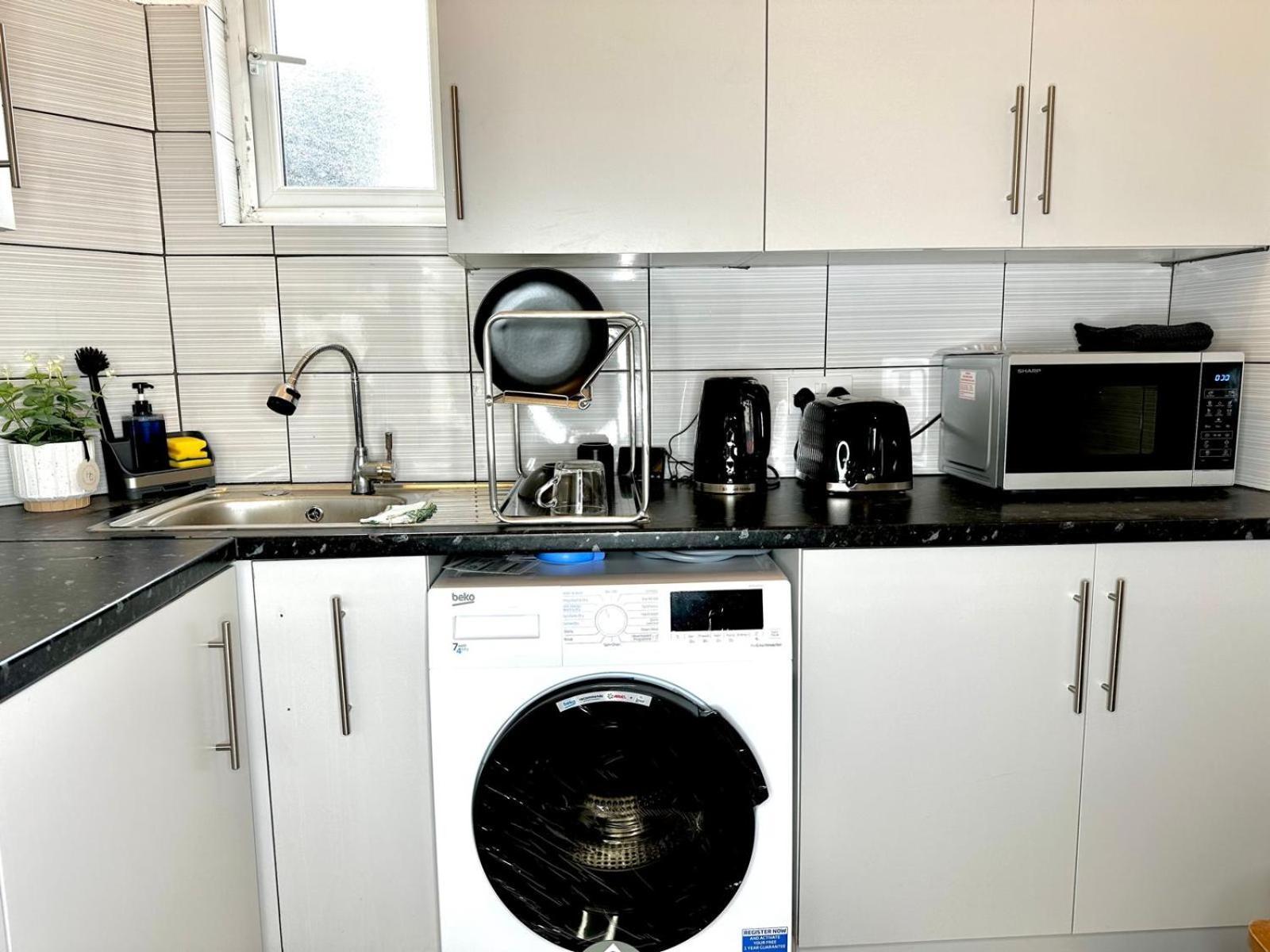 Appartement Serviced 4 Bed 2 Bath Manor Park House *