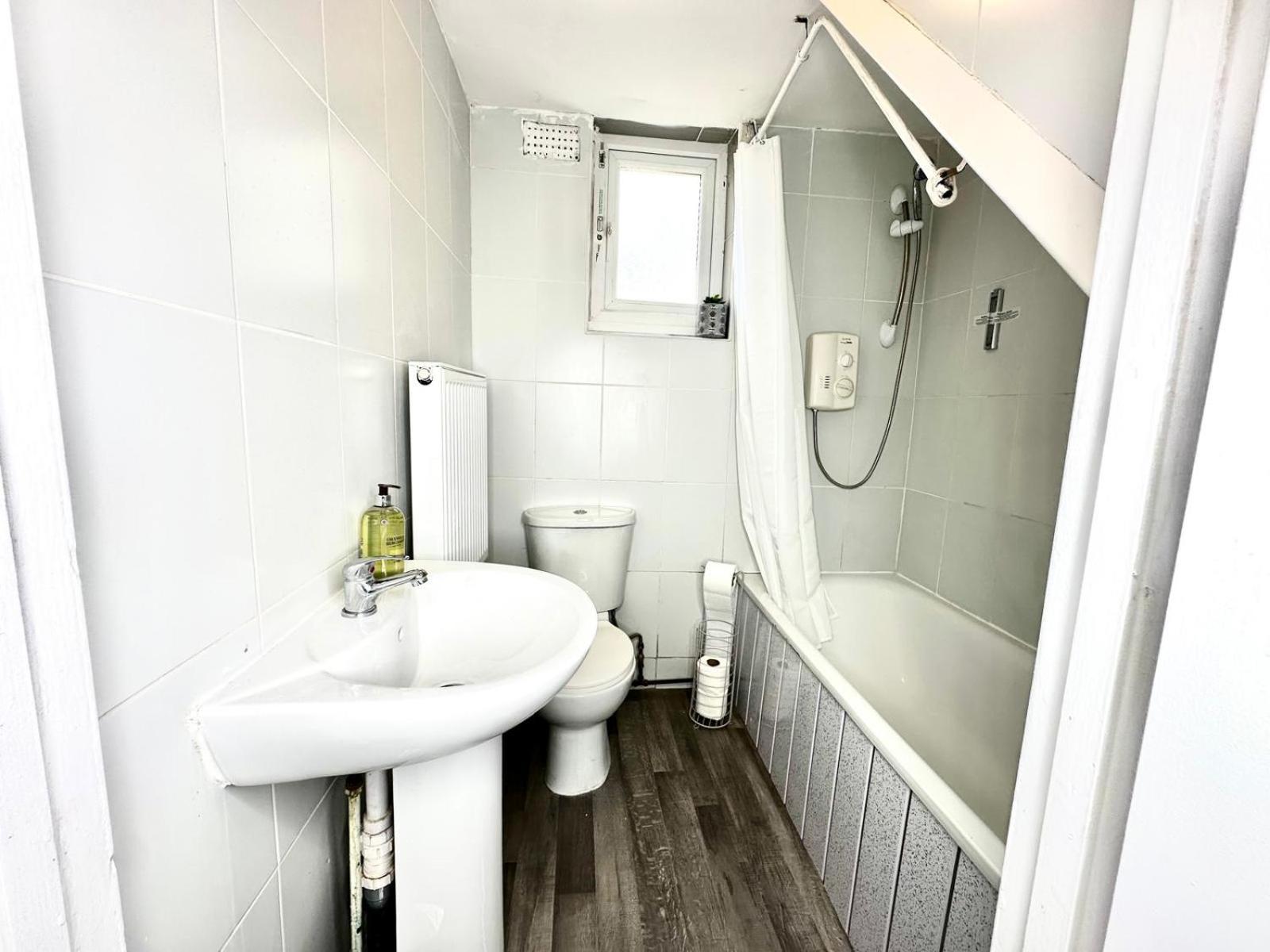 Appartement Serviced 4 Bed 2 Bath Manor Park House *