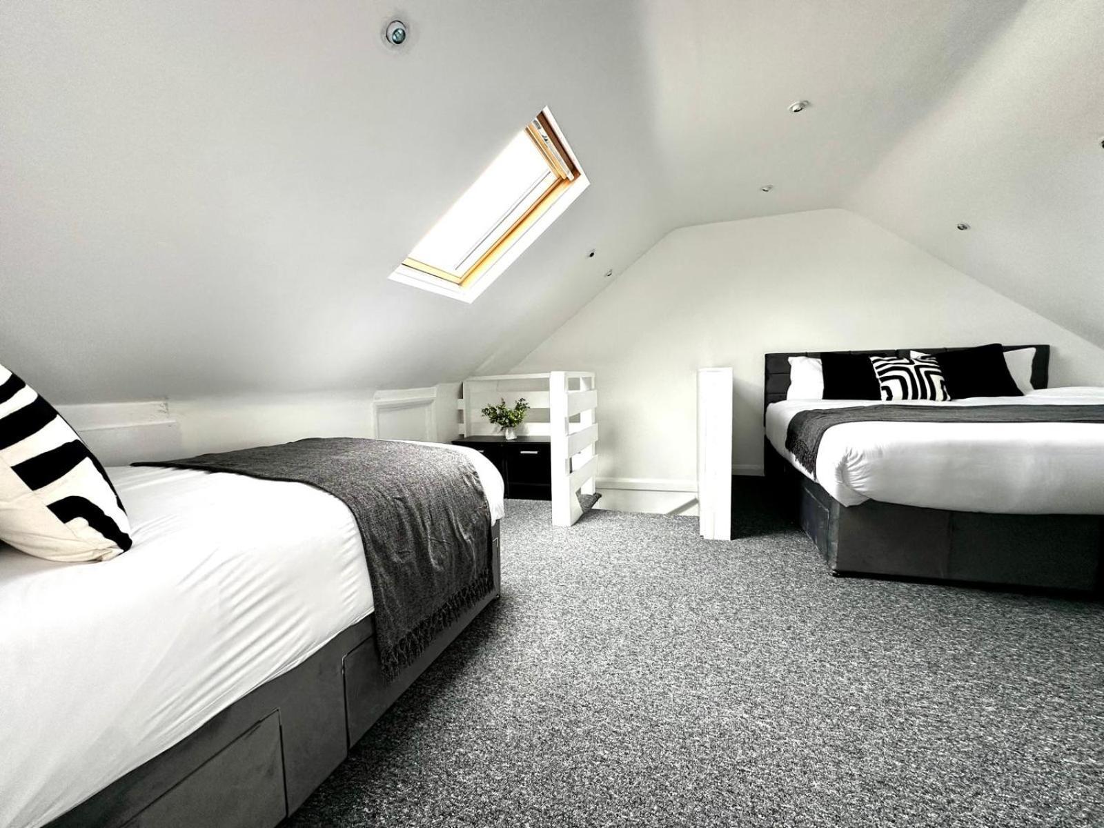 Appartement Serviced 4 Bed 2 Bath Manor Park House Londen
