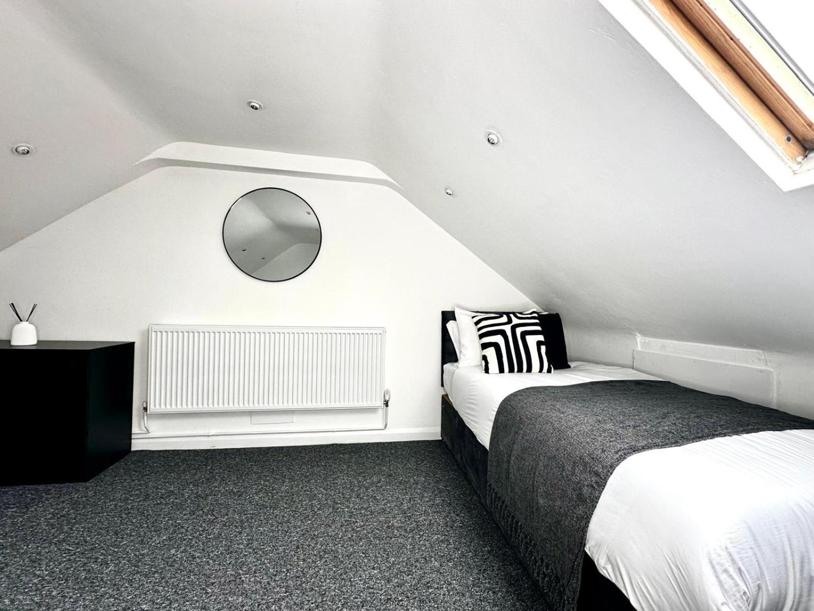 Serviced 4 Bed 2 Bath Manor Park House *