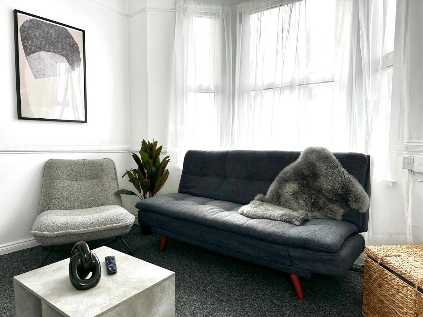 Appartement Serviced 4 Bed 2 Bath Manor Park House Londen
