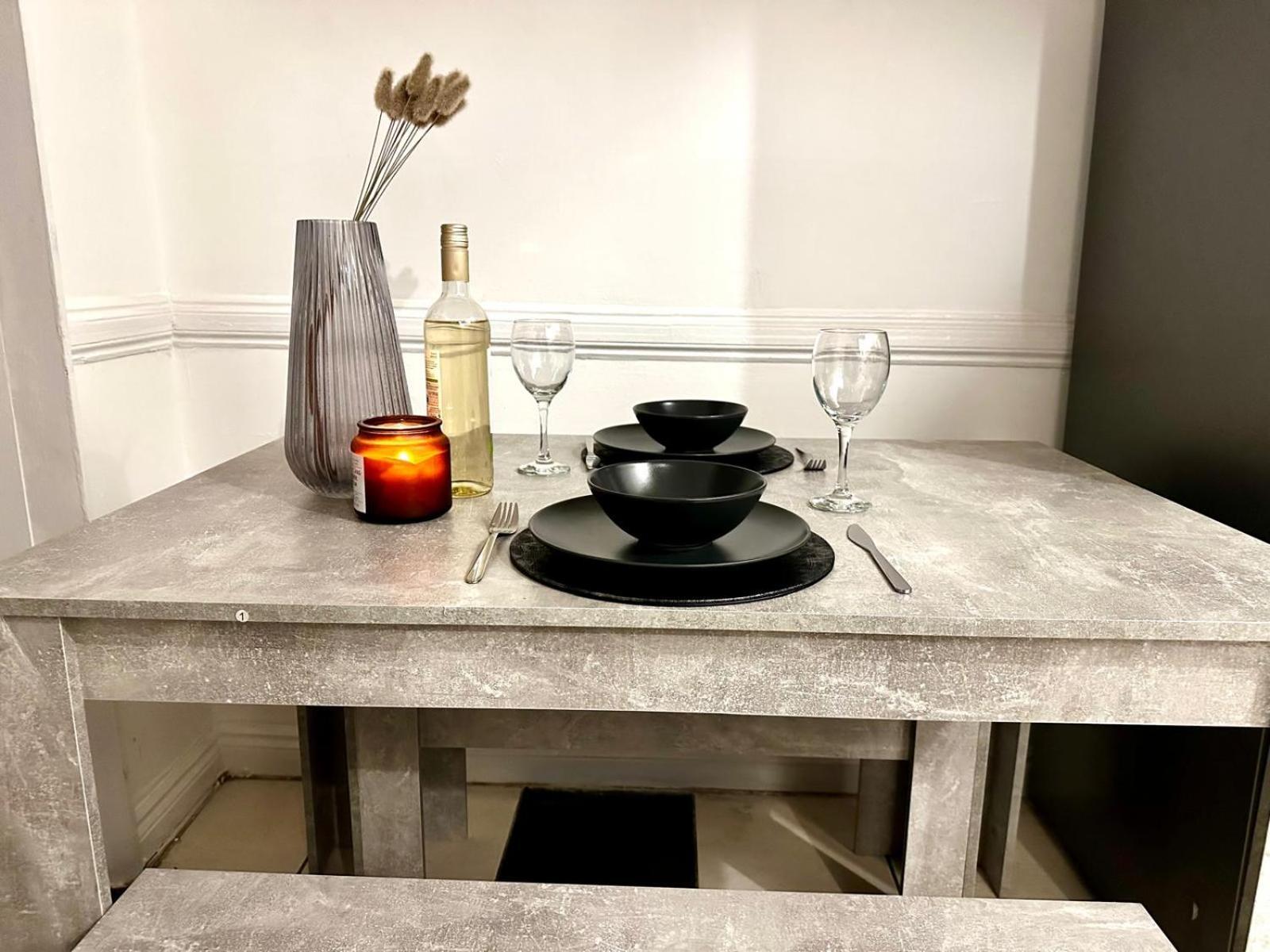 Appartement Serviced 4 Bed 2 Bath Manor Park House