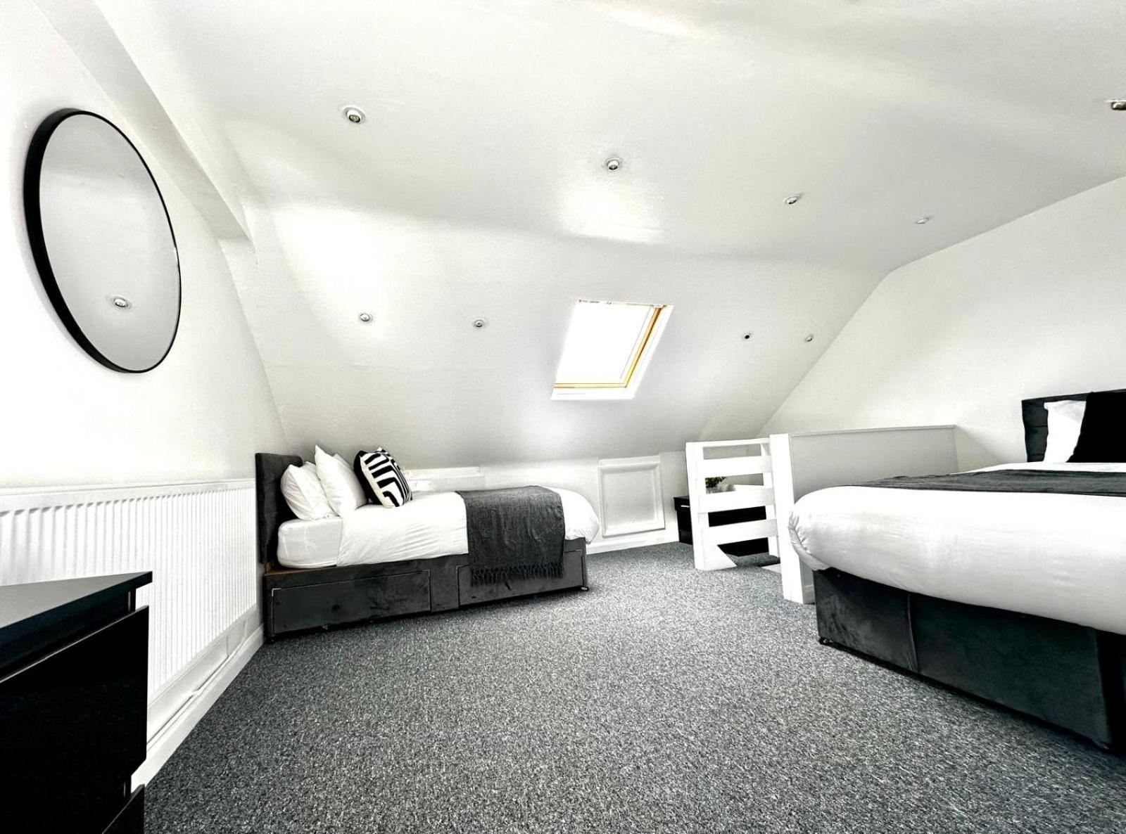 Serviced 4 Bed 2 Bath Manor Park House Appartement